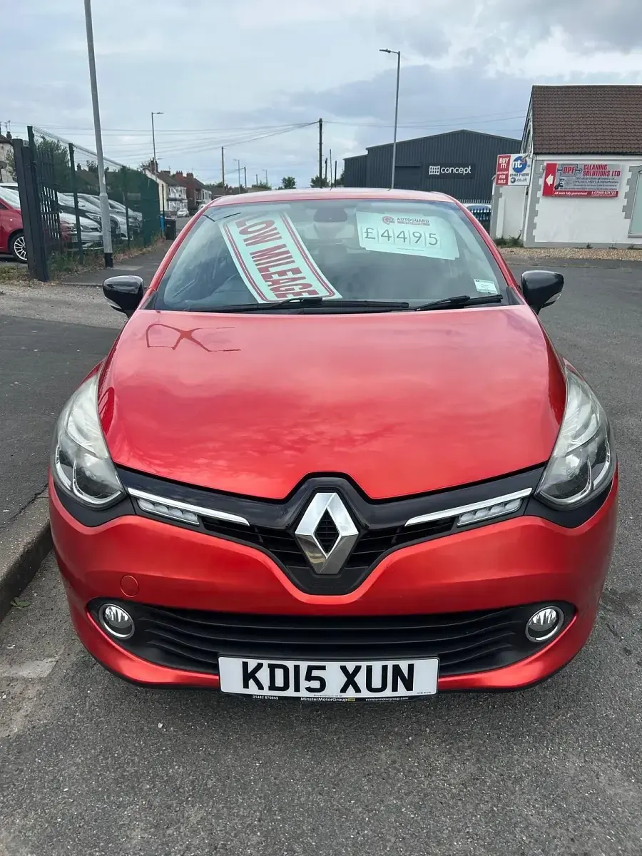 Used Renault Clio Dynamique 90 HP (66 kW) 2015 Red Hatchback