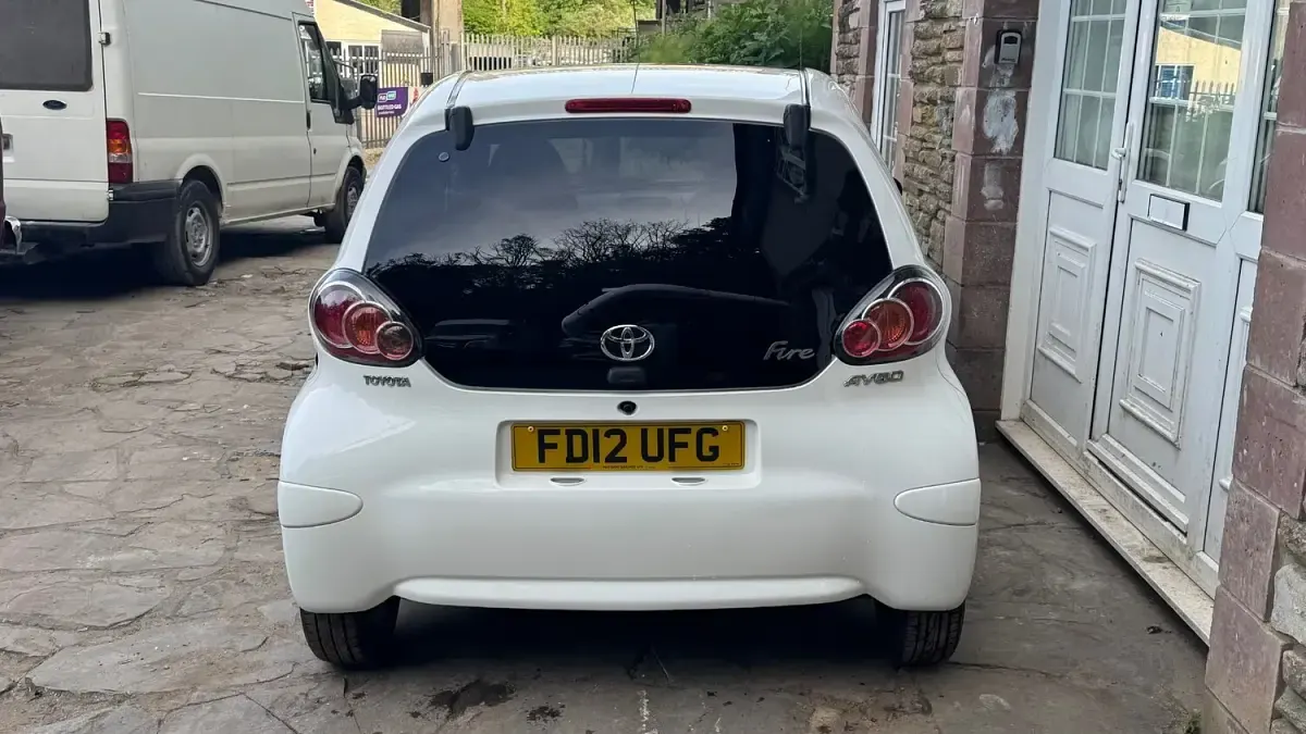 Used Toyota Aygo 68 HP (50 kW) 2012 White Hatchback