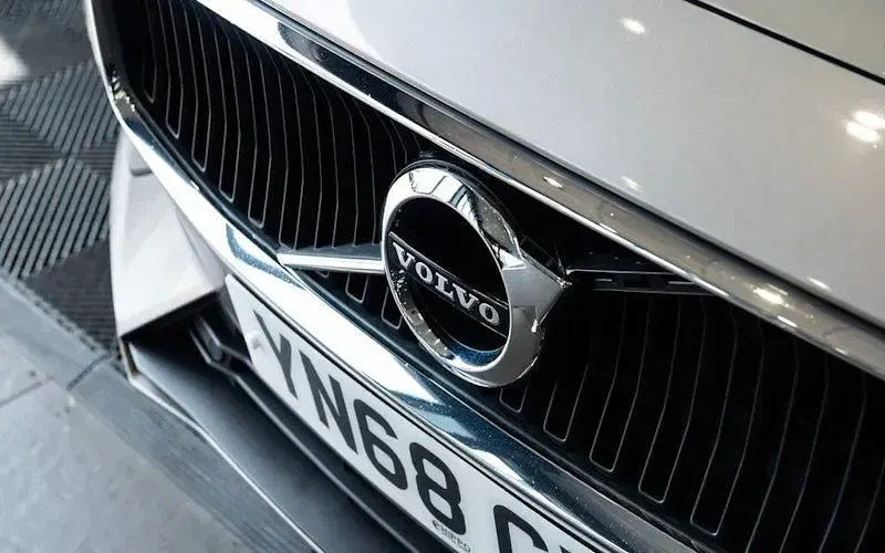 Used Volvo V60 Momentum 190 HP (139 kW) 2018 Grey Estate