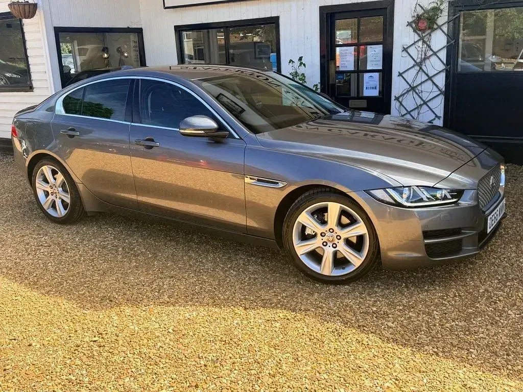 Used Jaguar XE Portfolio 180 HP (132 kW) 2017 Grey Sedan