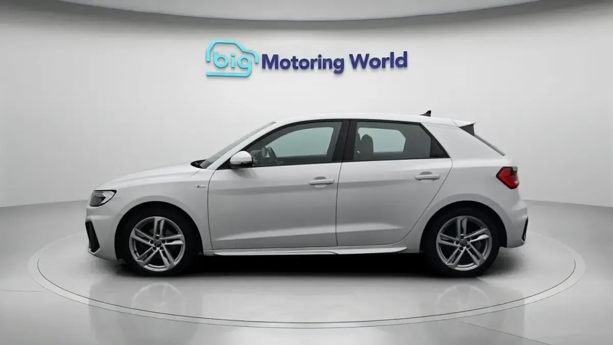 Used Audi A1 Sportback S-Line 116 HP (85 kW) 2019 White Hatchback