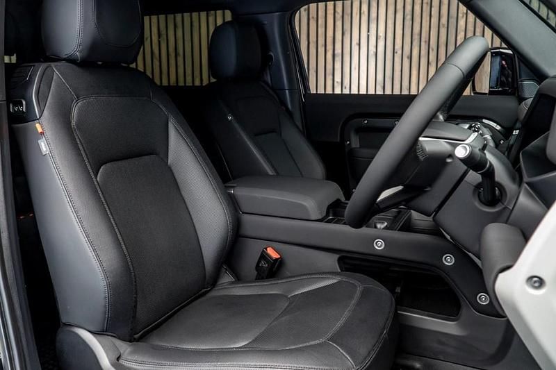 Used Land Rover Defender SE Dynamic 250 HP (183 kW) 2023 Black SUV