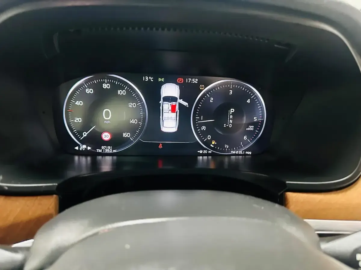 Used Volvo S90 Inscription 190 HP (139 kW) 2017 Grey Sedan