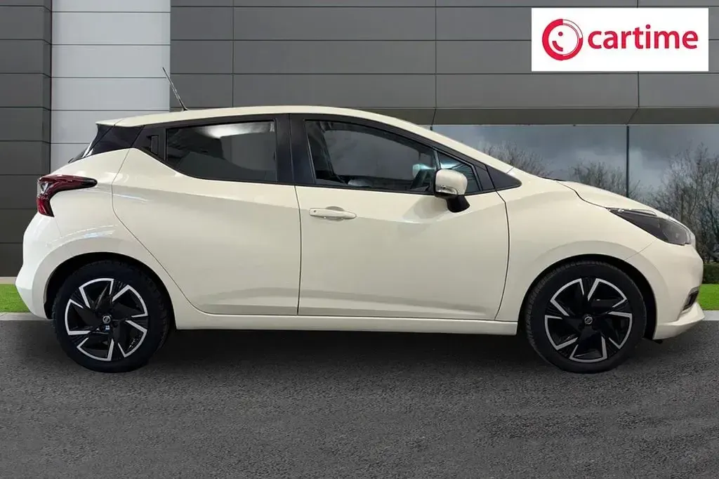 Used Nissan Micra Acenta 92 HP (67 kW) 2022 White Hatchback
