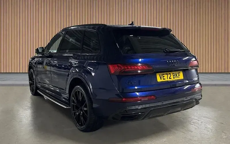 Used Audi Q7 Comfort 286 HP (210 kW) 2023 Blue SUV