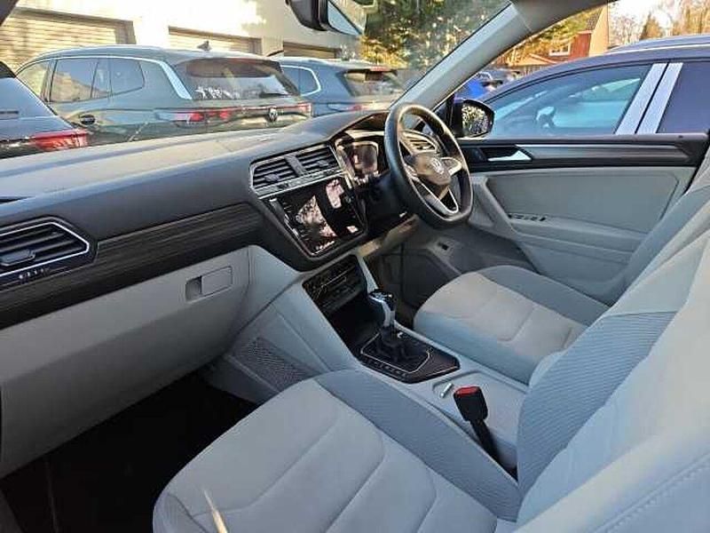 Used VW Tiguan Allspace Elegance 150 HP (110 kW) 2024 Blue SUV