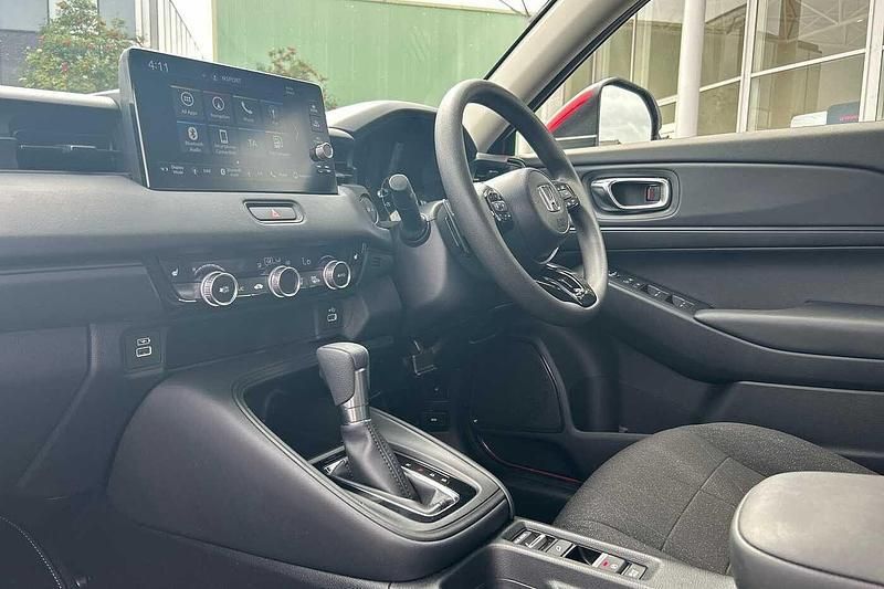 Used Honda HR-V Elegance 131 HP (96 kW) 2024 Crystal red SUV