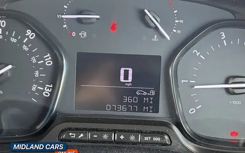 Used Vauxhall Vivaro Edition 101 HP (74 kW) 2021 White MPV