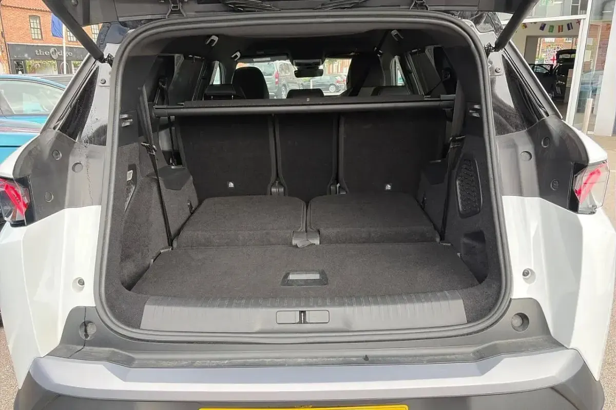 Used Peugeot 5008 GT 134 HP (98 kW) 2025 White SUV
