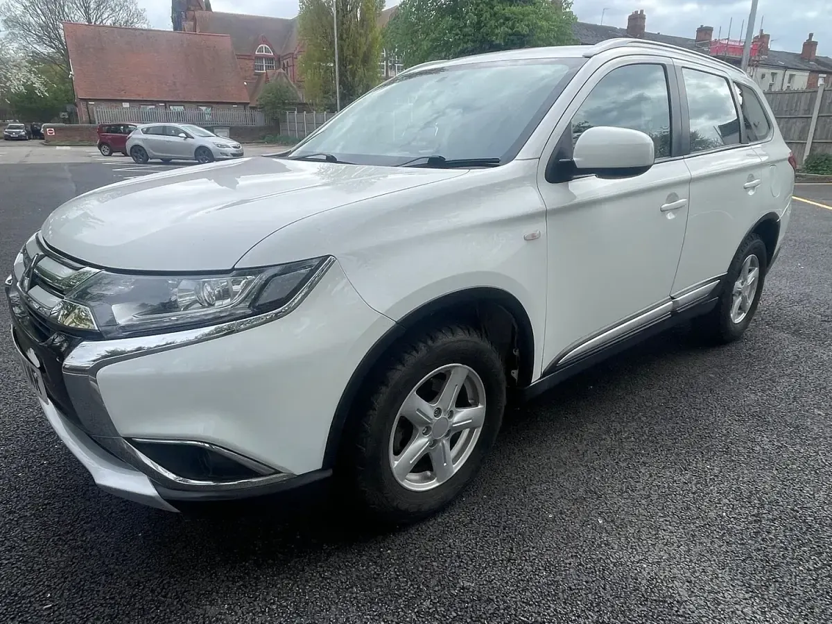 Used Mitsubishi Outlander 2016 White SUV