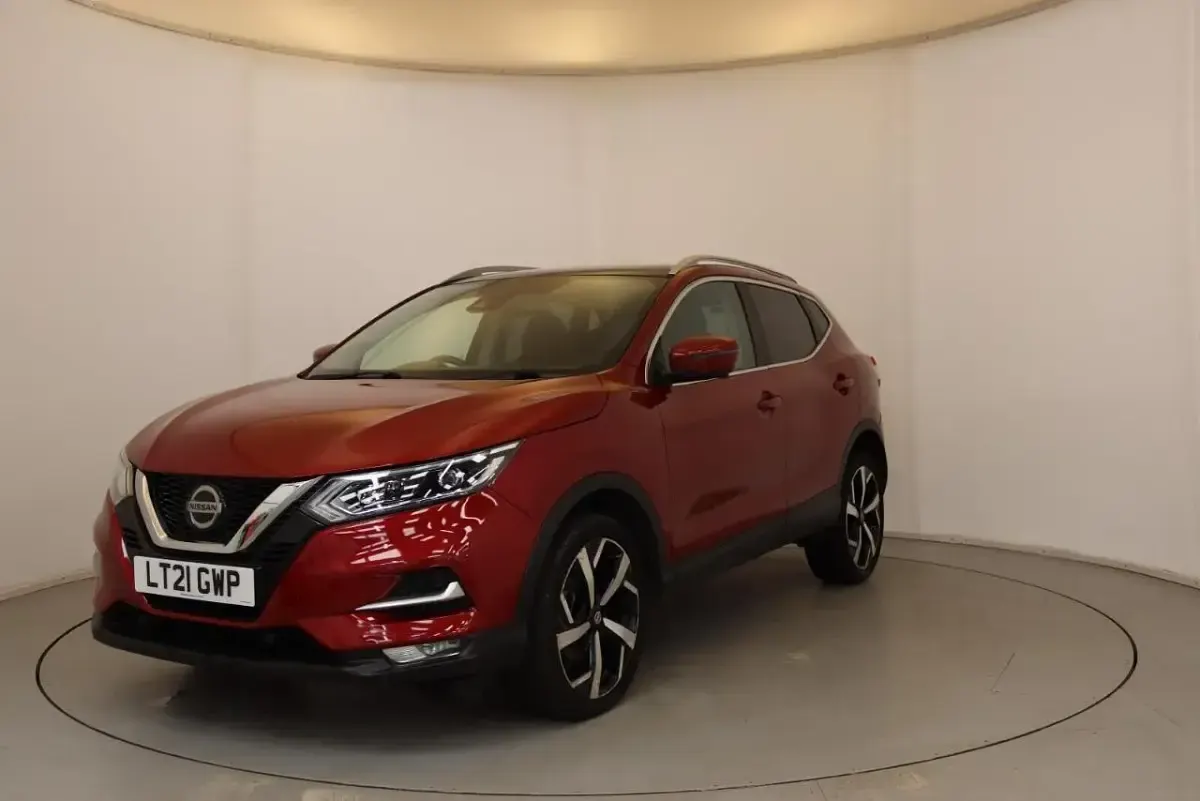 Used Nissan Qashqai N-Motion 158 HP (116 kW) 2021 Red SUV