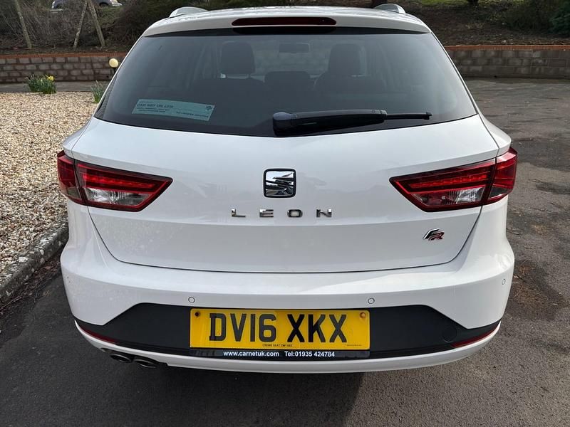 Used Seat Leon FR 148 HP (108 kW) 2016 White Estate