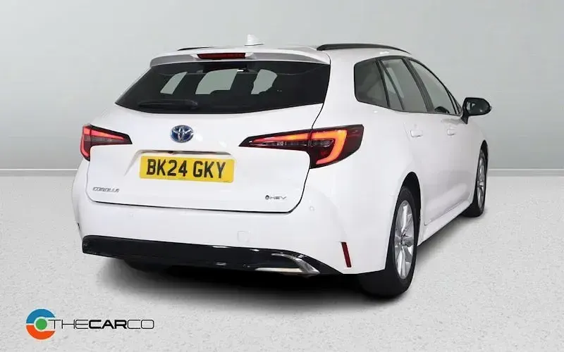 Used Toyota Corolla 140 HP (102 kW) 2024 White Estate
