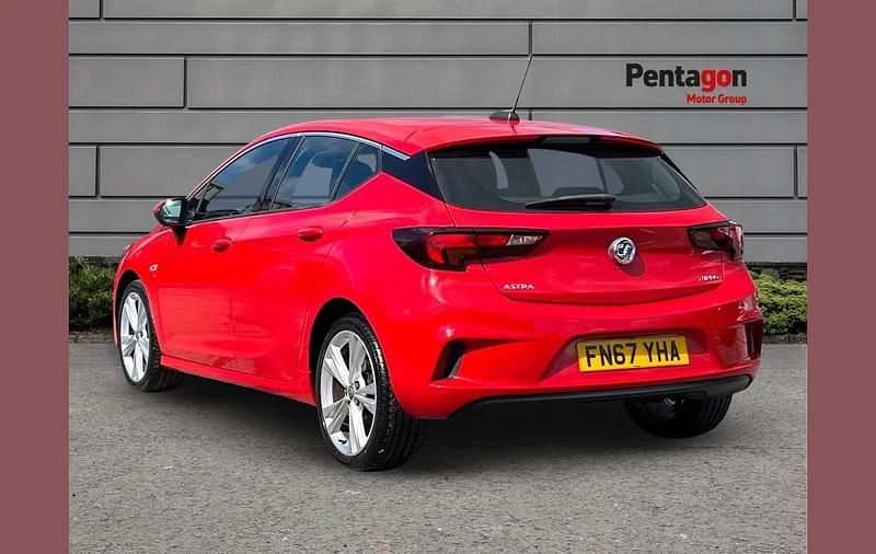 Used Vauxhall Astra SRi 147 HP (108 kW) 2017 Red Hatchback