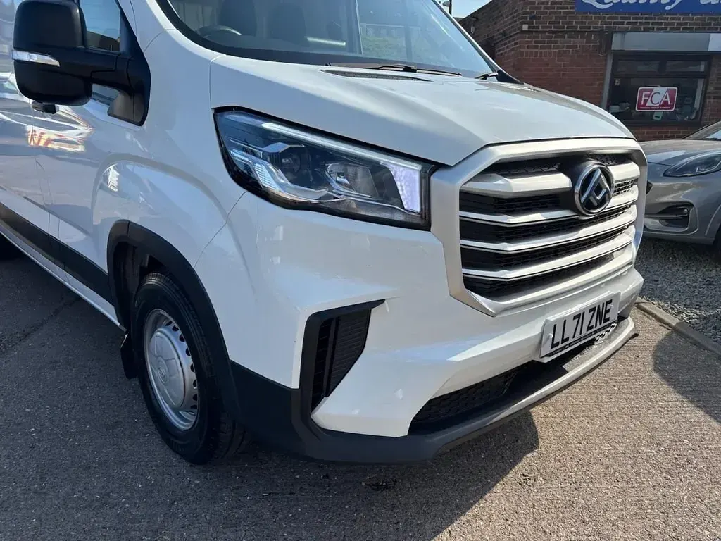 Usado Maxus V90 161 HP (118 kW) 2022 Branco Van