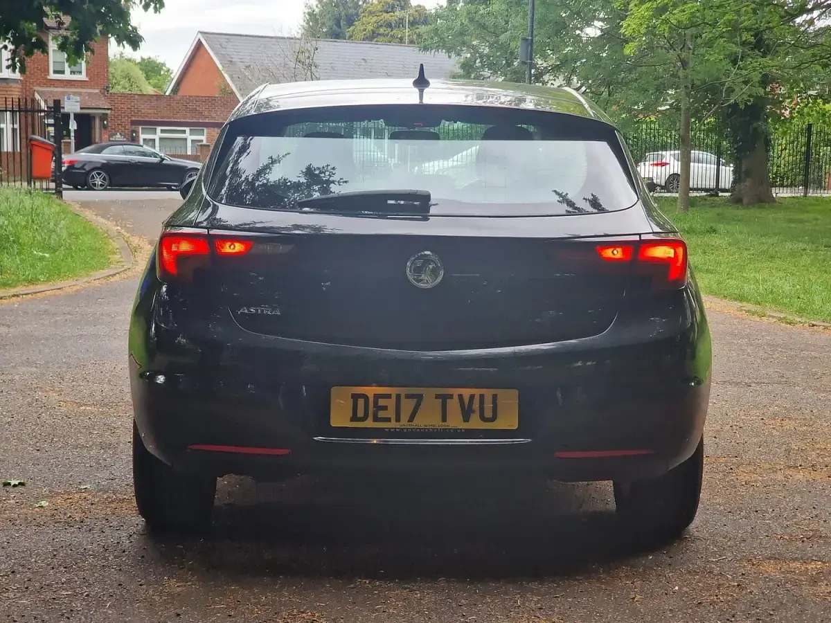 Used Vauxhall Astra 100 HP (73 kW) 2017 Black Hatchback