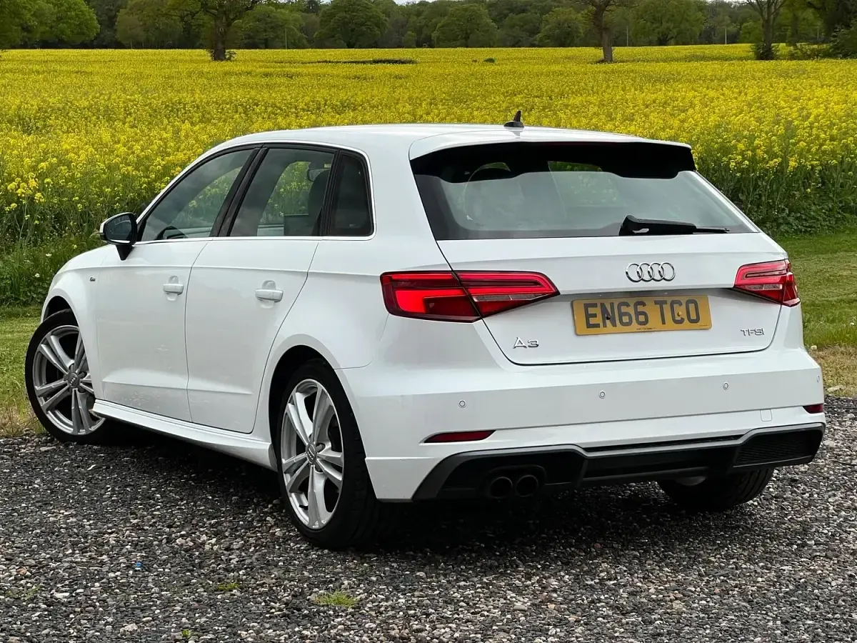 Used Audi A3 Sportback S-Line 150 HP (110 kW) 2017 White Hatchback