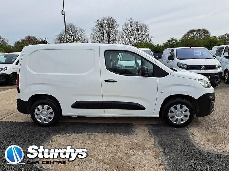 Used Citroën Berlingo Start 75 HP (55 kW) 2020 White MPV