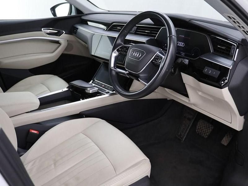 Used Audi e-tron Advanced 230 kW (313 HP) 2021 White SUV
