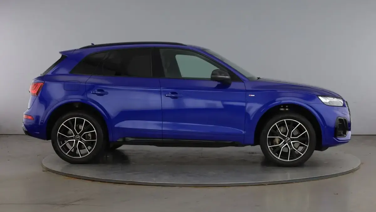 Used Audi Q5 Black Edition 204 HP (150 kW) 2024 Ultra blue SUV
