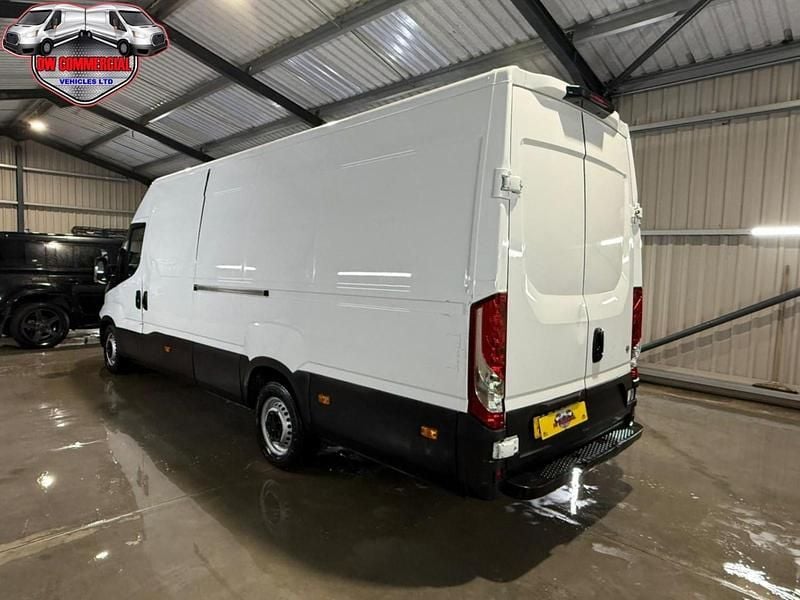 Used Iveco Daily 140 HP (102 kW) 2018 White Van