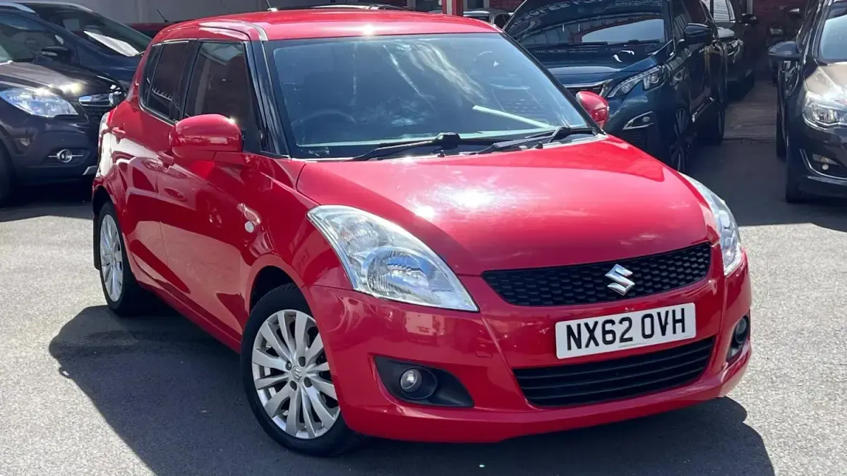 Usado Suzuki Swift SZ3 94 HP (69 kW) 2012 Vermelho Citadino