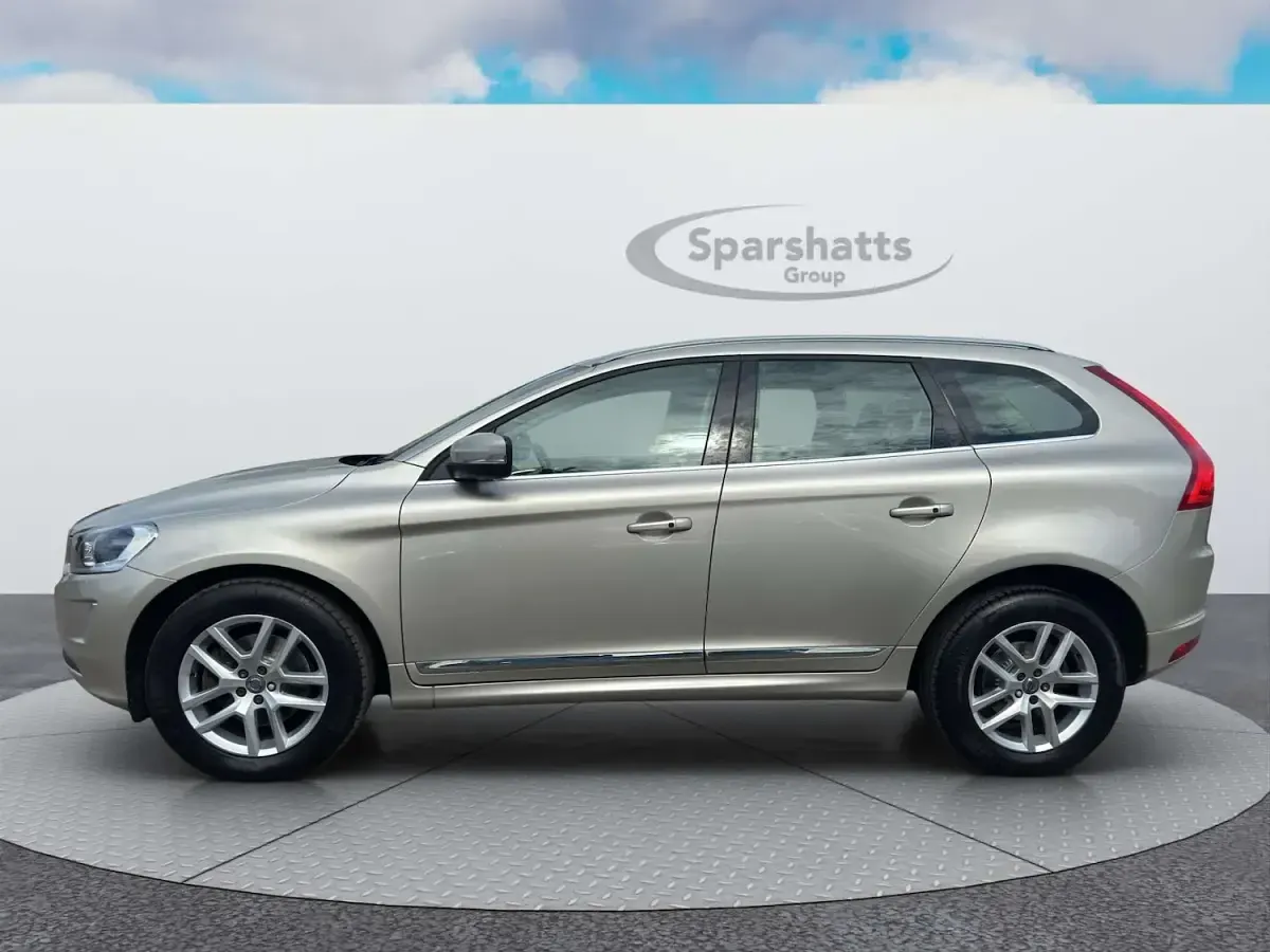Used Volvo XC60 SE Lux 220 HP (161 kW) 2016 Gold SUV