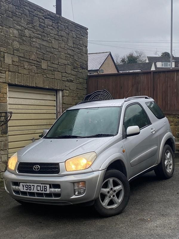 Used Toyota RAV4 2001 Silver Hatchback
