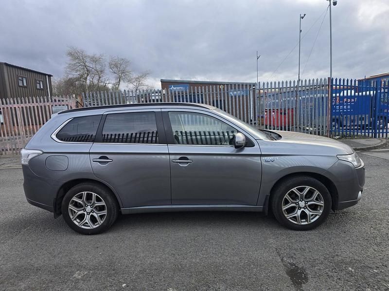 Used Mitsubishi Outlander P-HEV 2014 Grey SUV