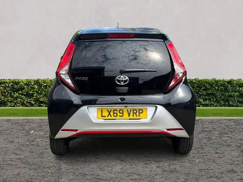 Used Toyota Aygo Trend 72 HP (52 kW) 2019 Black Hatchback