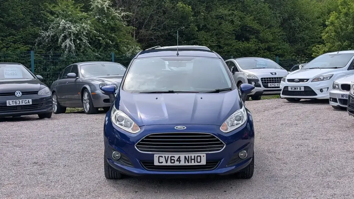 Usado Ford Fiesta Zetec 82 CV (60 kW) 2014 Azul Utilitario