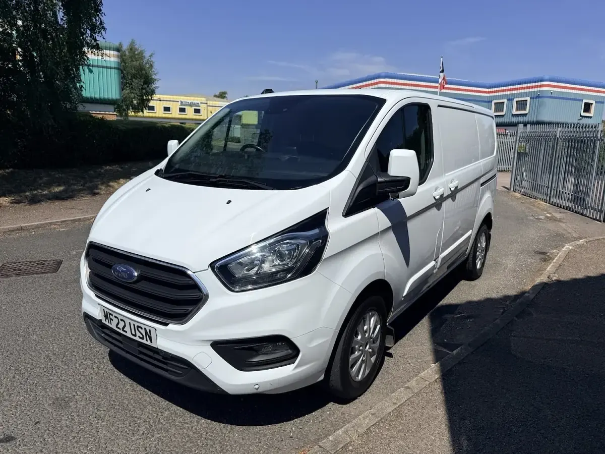 Used Ford Transit Custom Limited 130 HP (95 kW) 2022 White Van