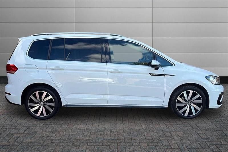 Used VW Touran R-line 150 HP (110 kW) 2018 Pure white MPV