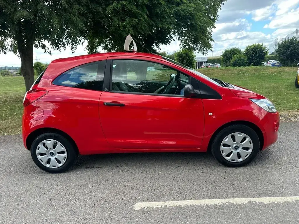 Used Ford Ka Studio 69 HP (50 kW) 2014 Red Hatchback
