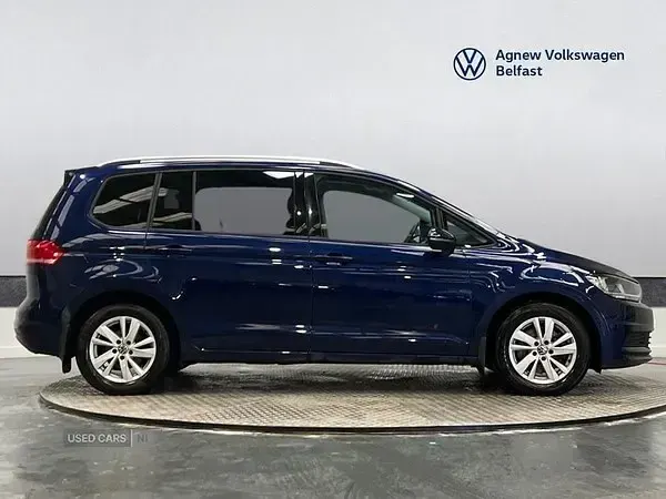 Używany VW Touran SE 150 KM (110 kW) 2022 Niebieski Minivan