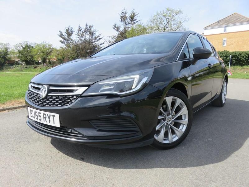 Used Vauxhall Astra Design Edition 105 HP (77 kW) 2015 Black Hatchback