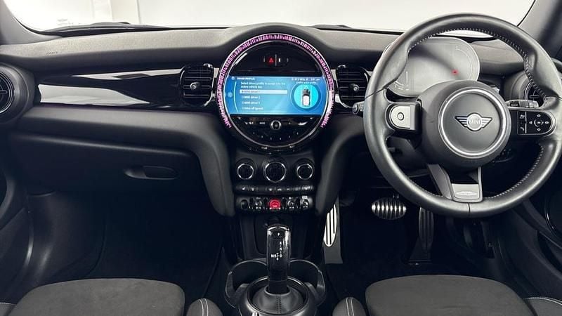 Used Mini Cooper Hatch 134 HP (98 kW) 2023 Red Hatchback