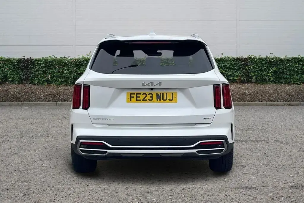 Used Kia Sorento 2023 White SUV