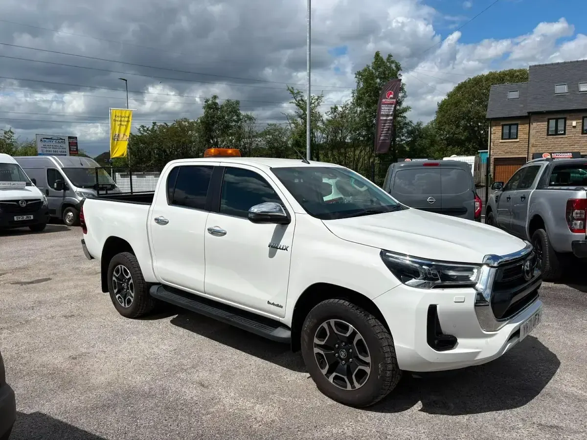 Used Toyota HiLux 201 HP (147 kW) 2021 White Pickup