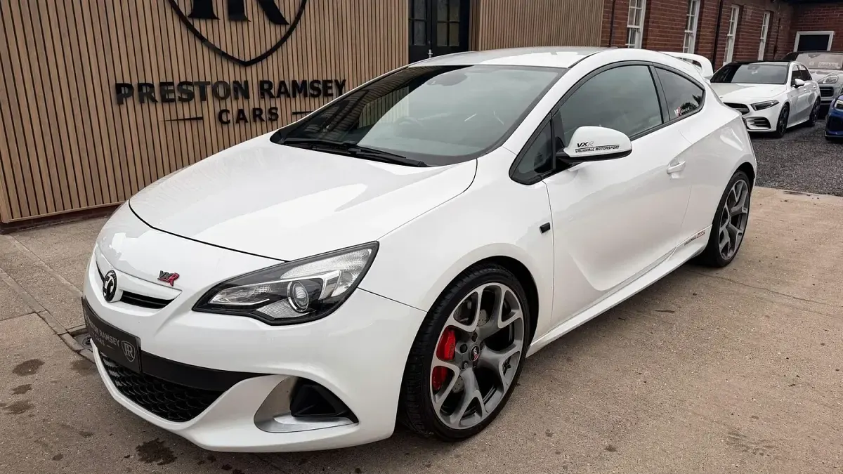 Used Vauxhall Astra GTC S 2016 White Hatchback