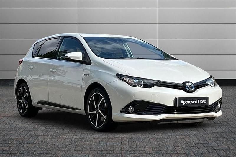 White Used 2018 Toyota Auris Hybrid Design Hatchback | £13,450 (Fair price) - Image 1/4