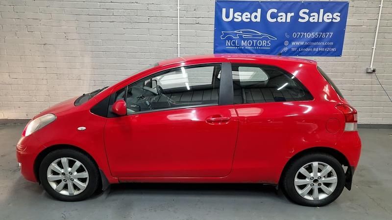 Used Toyota Yaris 2011 Red Hatchback