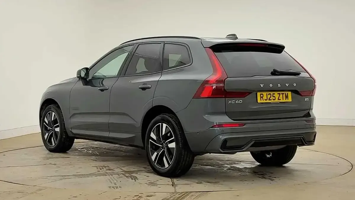 Used Volvo XC60 Plus 247 HP (181 kW) 2025 Green SUV