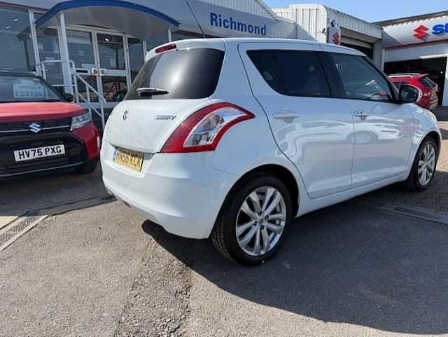 Used Suzuki Swift SZ4 94 HP (69 kW) 2016 White Hatchback