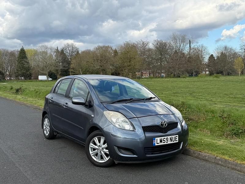 Used Toyota Yaris 87 HP (63 kW) 2009 Blue Hatchback
