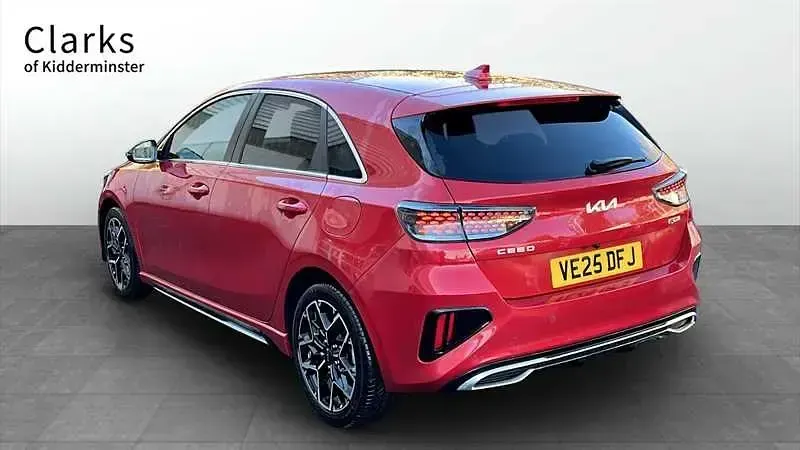 Używany Kia Ceed GT-Line 138 KM (101 kW) 2025 Czerwony Hatchback