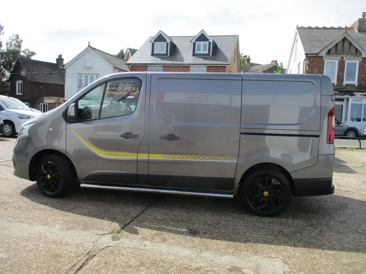 Używany Renault Trafic 2018 Szary Minivan