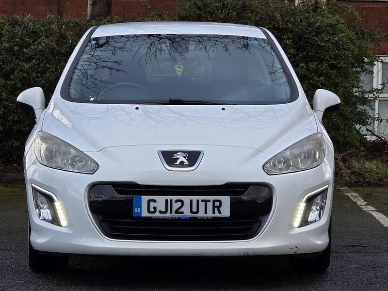 Używany Peugeot 308 Active 2012 Biały Hatchback