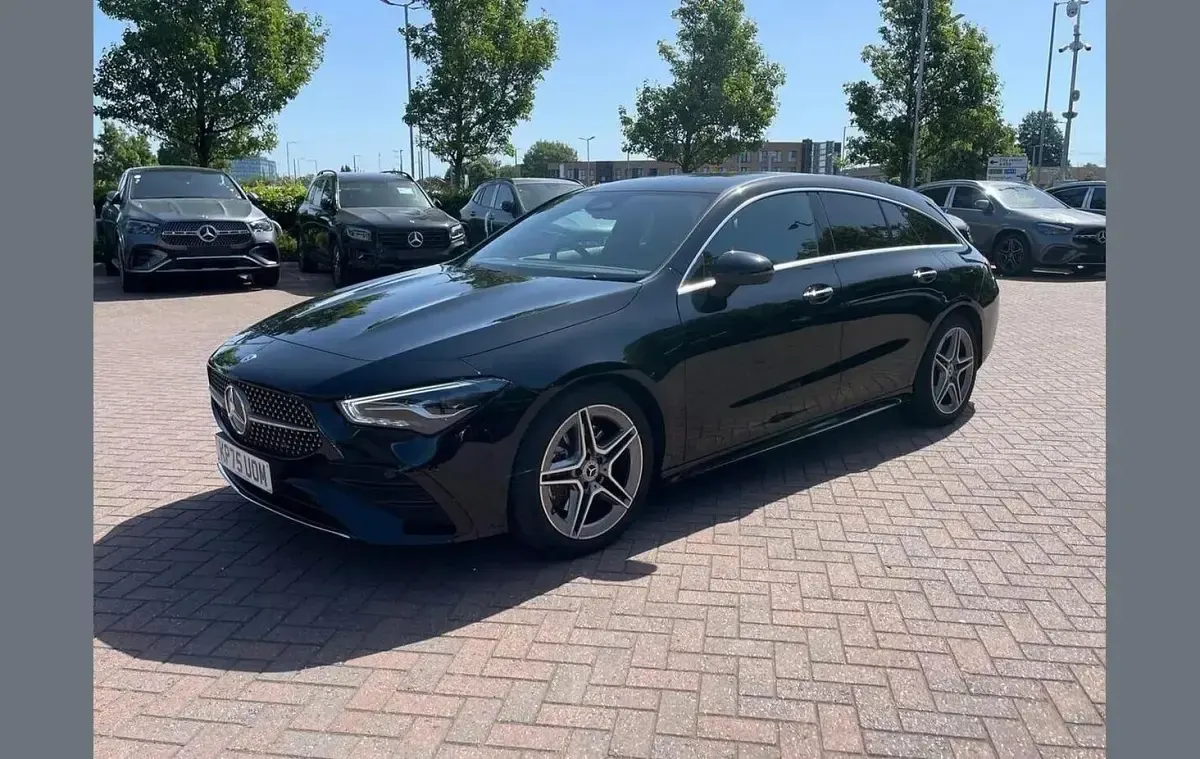 Used Mercedes CLA200 Executive 161 HP (118 kW) 2025 Black Estate