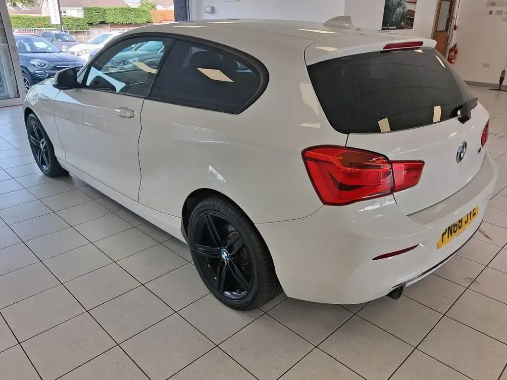 Used BMW 118 Sport Line 136 HP (100 kW) 2018 White Hatchback